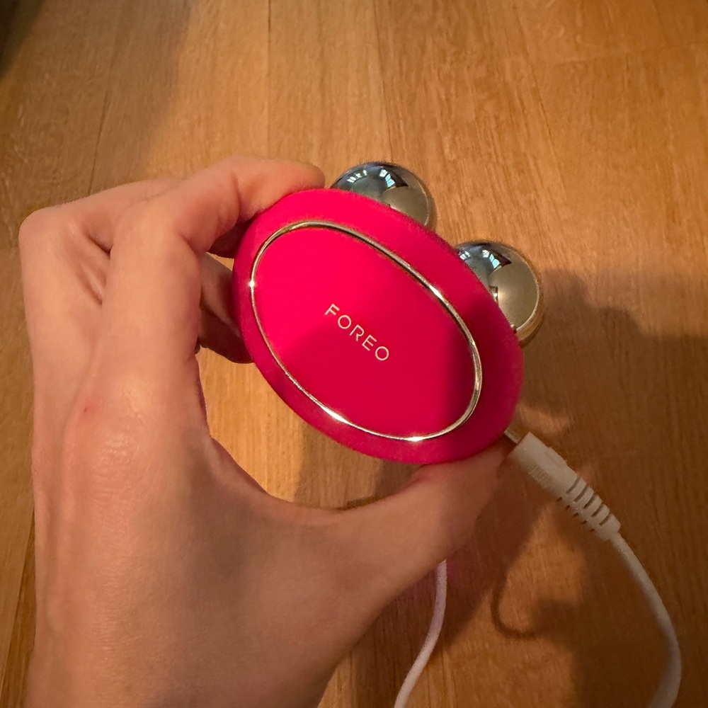 FOREO Age-Defying Bear Microcurrent Facial Device